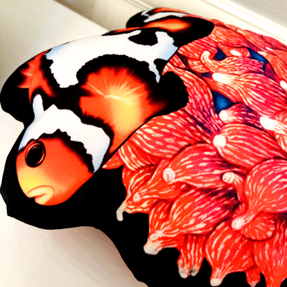 Clownfish Hosting on Anemone Pillow - Reef of Clowns LLC